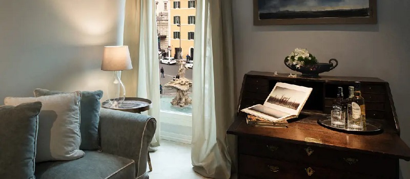 Discover the location of Palazzo Caruso near the Spanish Steps